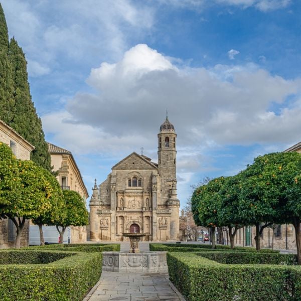 Private tours reveal the history, art and traditions of Jewish communities in this 10 Day trip