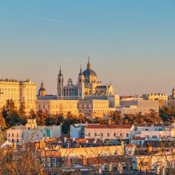 Private tours reveal the history, art and traditions of Jewish communities in this 10 Day trip