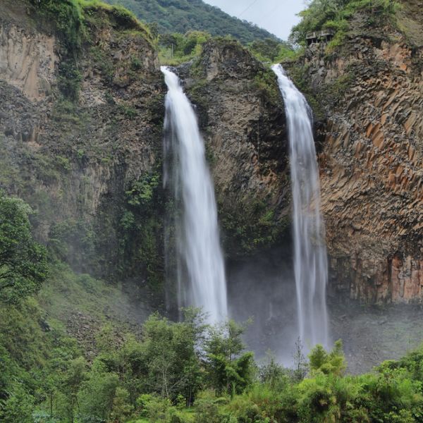 Ecuador in Full Color: A 14-Day Culture & Nature Journey