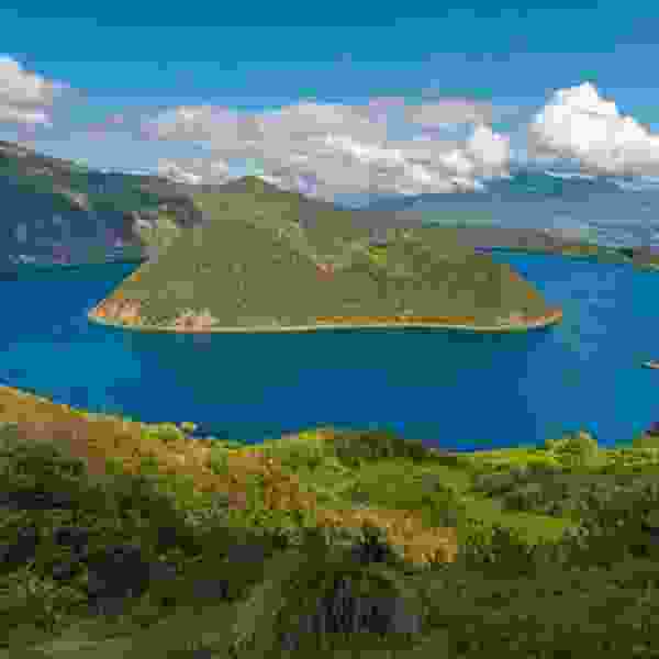 Ecuador in Motion: An 8-Day Tailor-Made Andes, Cloud Forest & Amazon Adventure