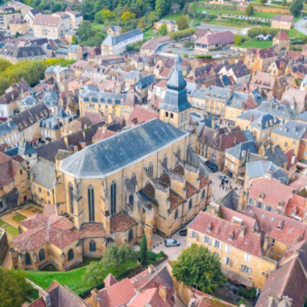 Southwest France by Car in 10 Days: Vineyards, Villages & a lot of Nature