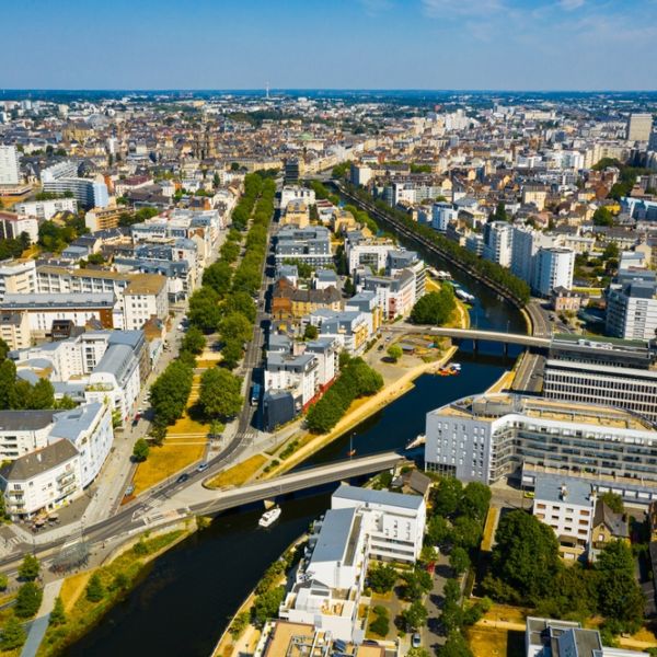 France for Families in 14 Days: Castles, Coasts & a Trip through the Loire, Brittany, Normandy & Paris
