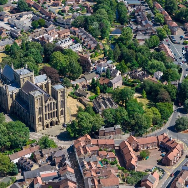 An English 10-Day Journey Through the World of Downton Abbey