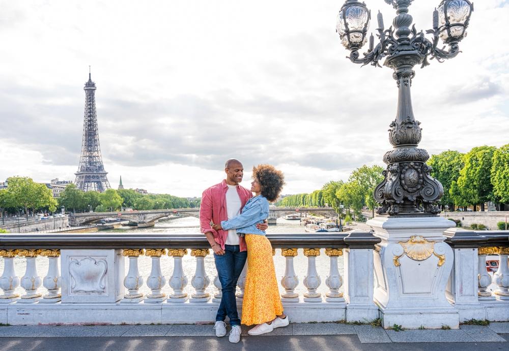 Couple outdoors, Paris, France